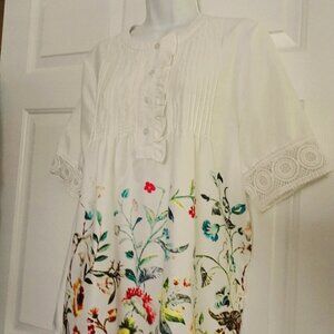 Women's Size XL White S. Sleeve Top w. Floral Lower Panel NWOT Spring/Summer